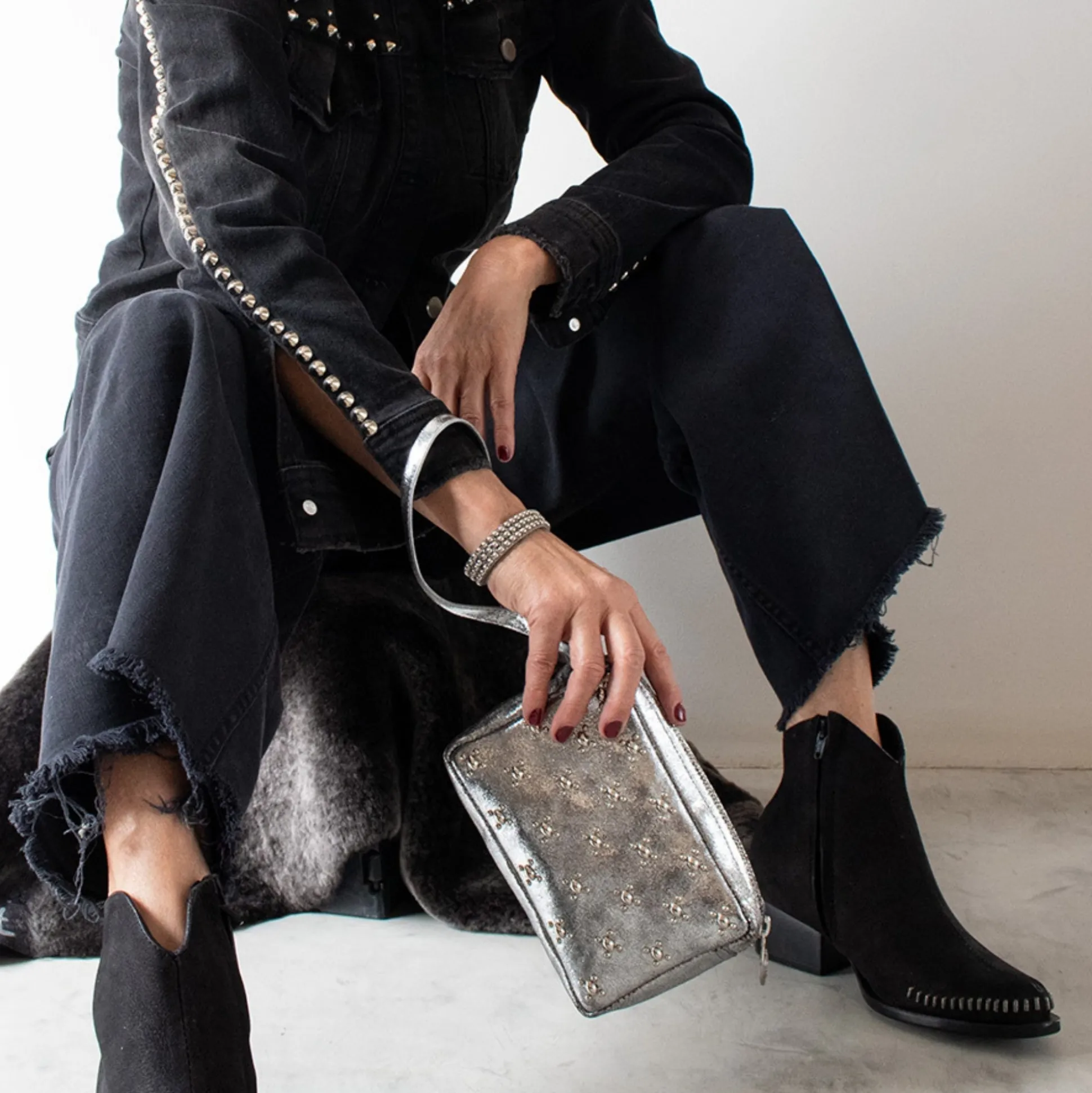 padre_abeja_wristlet_11.webp Calleen Cordero Padre Abeja Wristlet | Clutches